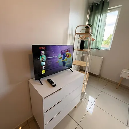 Le Nid Parisien Netflix Parking *